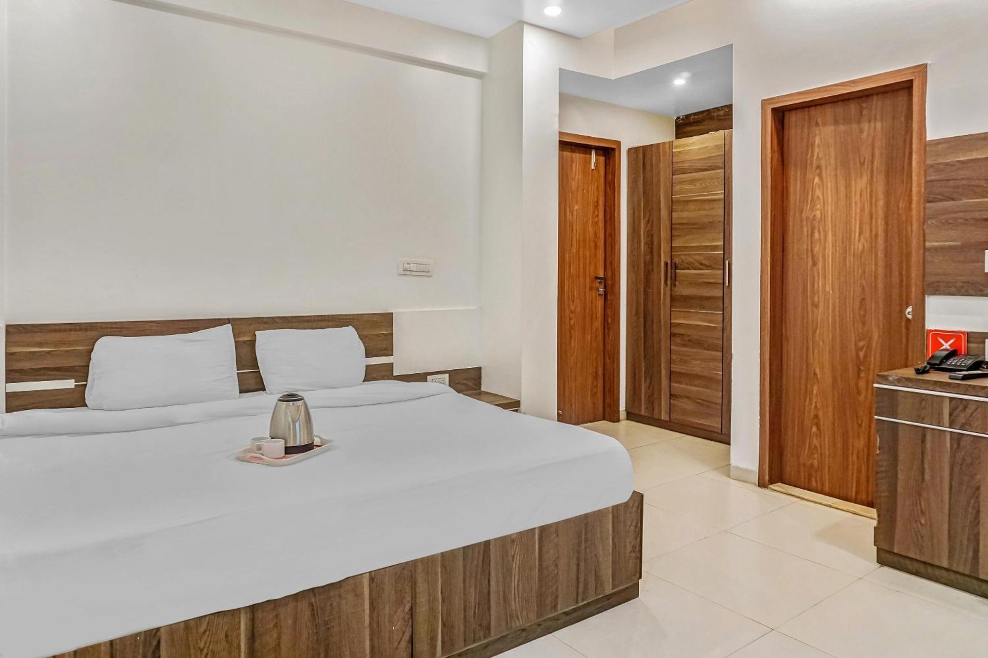 Lohogaon Super Townhouse The Upper Room Near Pune Airport מראה חיצוני תמונה