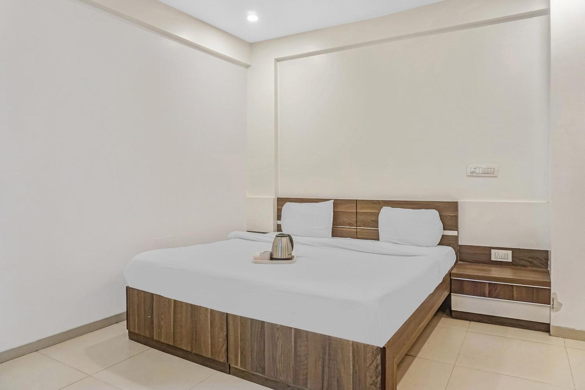 Lohogaon Super Townhouse The Upper Room Near Pune Airport מראה חיצוני תמונה