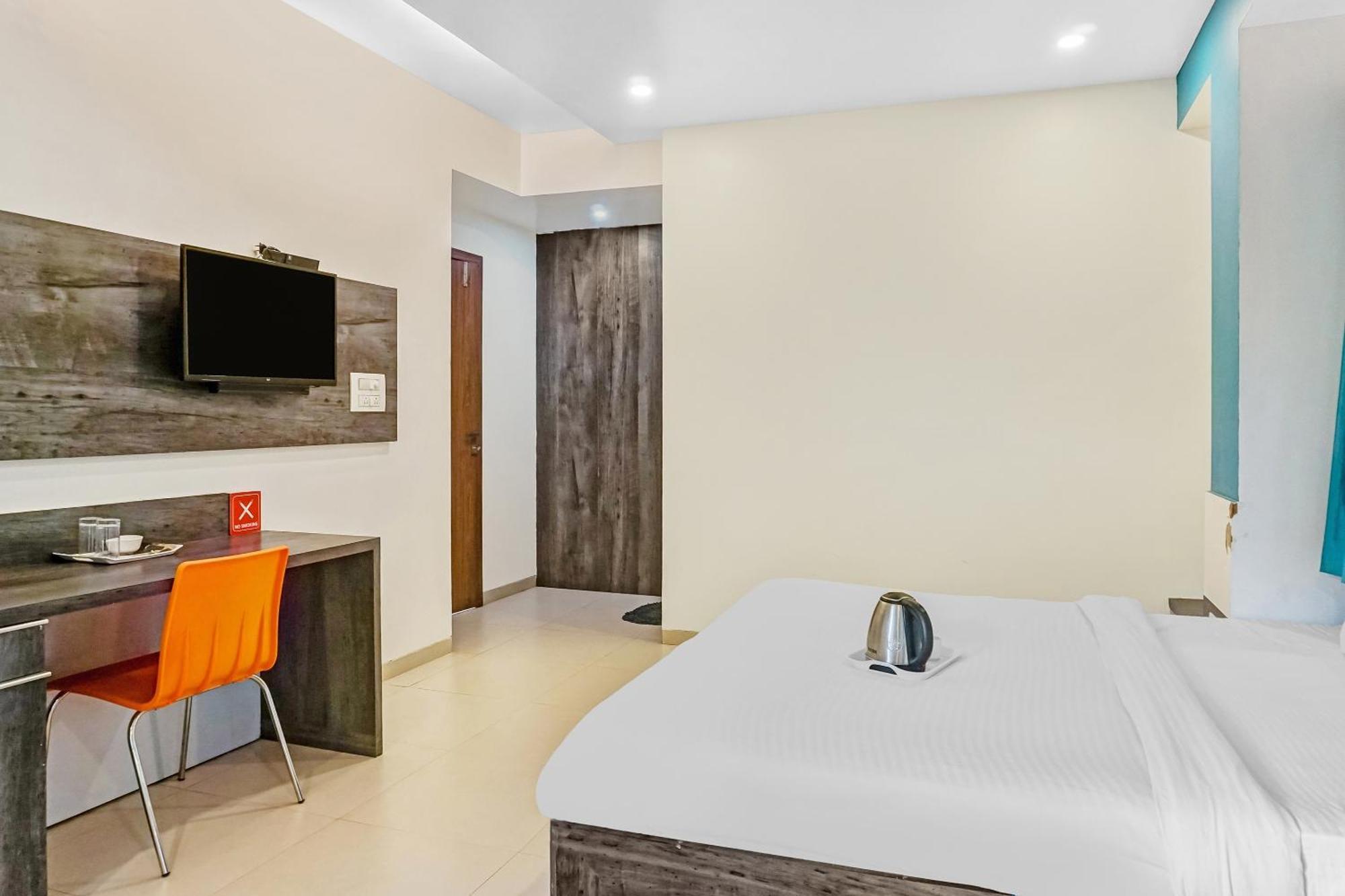 Lohogaon Super Townhouse The Upper Room Near Pune Airport מראה חיצוני תמונה